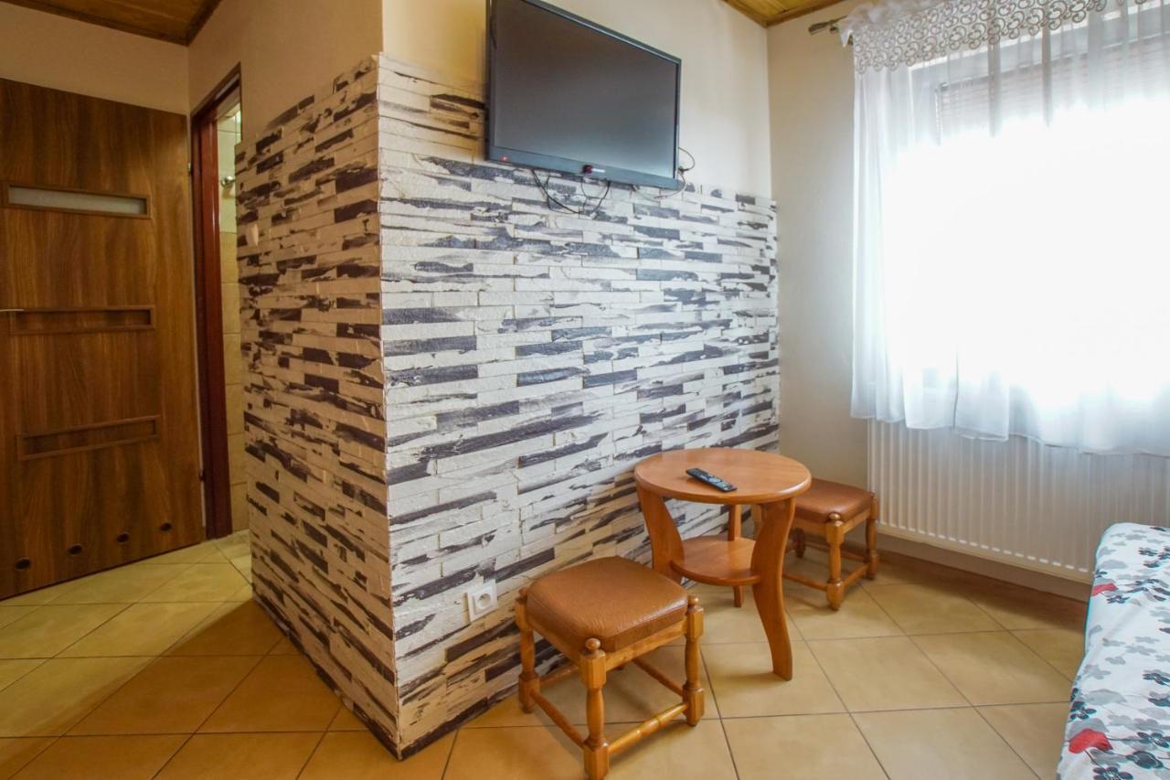 Hostal Wichrowe Wzgórze Krajno Pierwsze Exterior foto